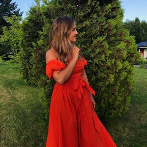 Orange klänning - Använd få gånger så den är i bra skick!