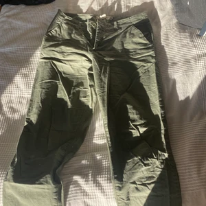 snygga byxor  - väldigt sköna och luftiga byxor. 