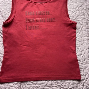 Topp  - En söt topp från Only och det är stretchig. ✨ köparen står för frakten. 