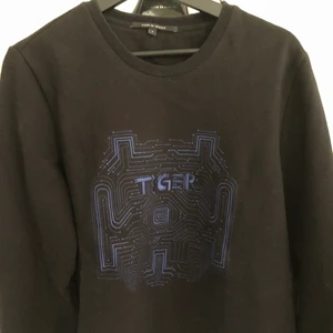 Tiger of Sweden sweatshirt - Använd cirka 5 gånger, nypris runt 1400 om jag minns rätt. Storlek Small