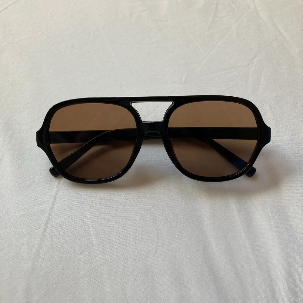 Trendiga solglasögon som bara prövats, säljer då jag har andra liknande. Kan mötas upp i Göteborg vid köp💕. Accessoarer.