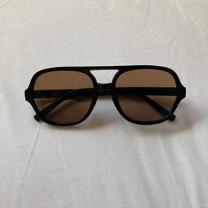 Trendiga solglasögon som bara prövats, säljer då jag har andra liknande. Kan mötas upp i Göteborg vid köp💕