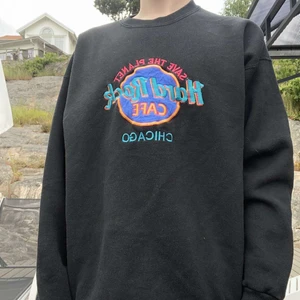 Vintage Hard Rock Cafe sweatshirt - Vintage Hard Rock Cafe sweatshirt - Storlek M - fint skick - köp direkt för 200kr!!
