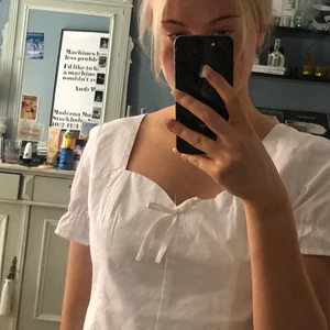 söt blus - söt sommar blus från nakd i strl 36, kan mötas i Malmö :)