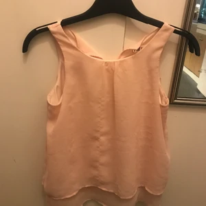 Jätte fin blus som tyvärr jag ej kan ha längre som bara hänger i garderoben  - Nästan oandvänd. Jätte fin rosa och väldigt bra skick!
