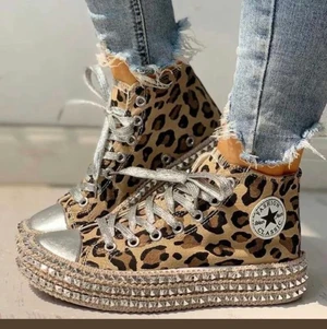 Agatha Sneakers - Så snygga och helt oanvända! Storlek 41 men i verkligheten mer som 40,5. Så tyvärr för små för mig. Ursprungspris: 490:-