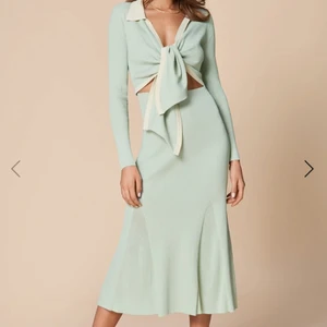 Adoore Knitted Riviera Set Grön - Superfin och bekväm klänning från Adoore, vårens kollektion. Älskar klänningen men den kommer inte till användning. Använt 2 gånger. Normal passform. Slutsåld på Adoores hemsida! 