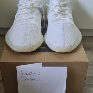 Yeezy - Säljer yeezy triple white dswt us11 3000