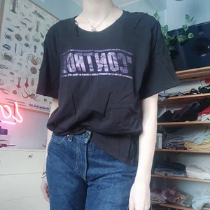 InCONTROL - InCONTROL tröja, knappt använd. Lila chrom finish på texten  Ursäkta att galjsnöret hänger ut 🤧 