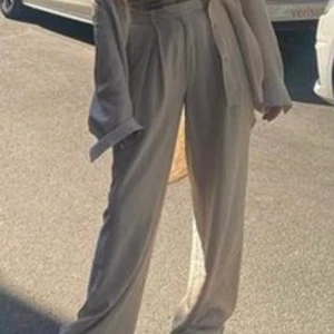 Weekday Linnebyxor  - Weekday linnebyxor i jättebra skick. Nypris 500kr☺️