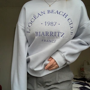 Sweater - Säljer denna fina sweatern från Gina Tricot, aldrig använd, strl M, skulle dock säga att den passar S-M💘