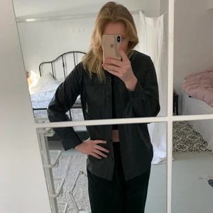 Skinnkavaj  - Skinnkavaj från HM stl XS men passar nog de flesta storlekar, jag bör vanligtvis M-L