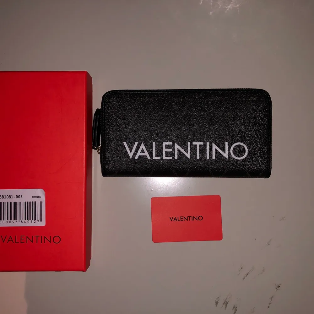 Valentino plånbok, helt ny. Accessoarer.