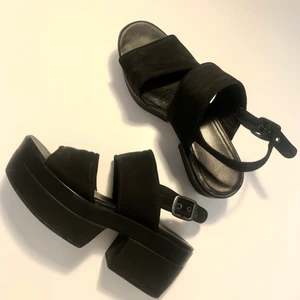 Vagabond  - Fina och galet sköna platå-klackar från vagabond. Välbehållna och bra kvalitet. 