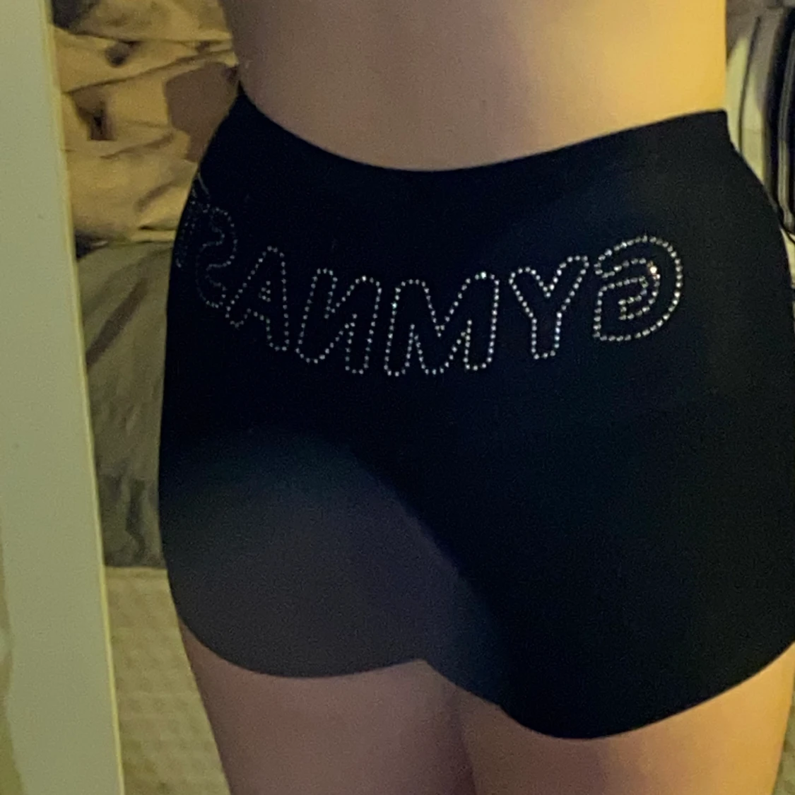 Svarta träningshorts med pärlor  - 91