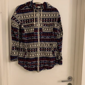 Kofta - Har luva är från H&M i storlek 34.