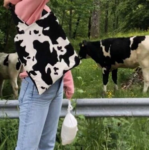 Ko väska - En svin cool ko mönstrad väska!!!❤️💋🥂