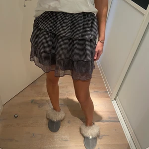 Rutig kjol - Säljer denna rutiga kjolen i storlek xs, som ny!