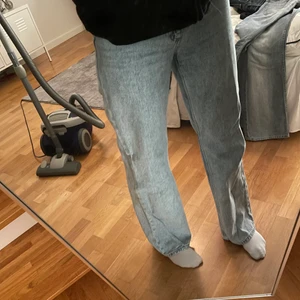 Ljusblåa jeans - Säljer dessa super fina jeans med en så fin blå färg 