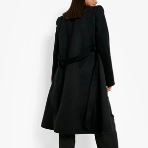 Kappa, storlek 36-38, helt ny  - En fin kappa som jag vill sälja eftersom den är för lång/stor på mig. Jag är 160cm lång och har oftast storlek 34. Den här kappan passar storlek 38 men också 36. 