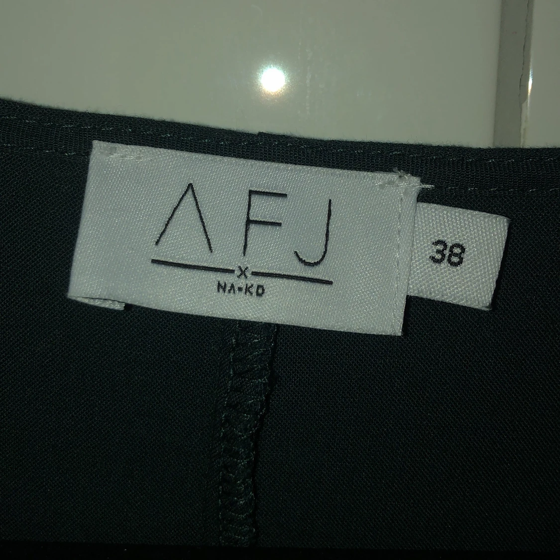 Mörkgrön puffärmad klänning - 91