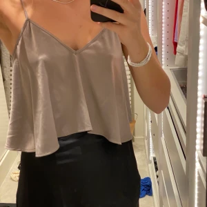 Linne från zara - Så fint linne från zara i silvergrå perfekta festtoppen!💖💕💗priset är EXKLUSIVE frakt 