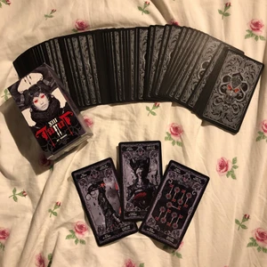 Tarotkort  - oanvänd tarotkortlek med supercool design!! litet instruktionshäfte medföljer (sista bilden) :D 120kr+frakt