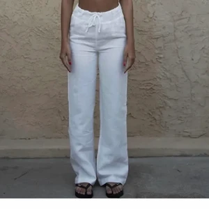 Adsgn byxor  - Linne byxor i storlek XS som passar mig som har s/m på Linnebyxor. Sällan använda och i jätte fint skick. Helt slutsålda överallt 