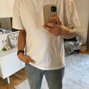 Weekday t-shirt - great weekday t-shirt ord pris 150