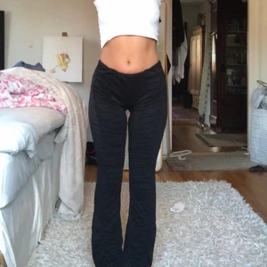 Reflade byxor  - Söta svarta byxor/ legings typ. Väldigt bekvämlga🕷