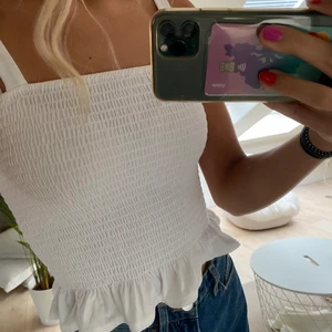 Topp från HM - Vit söt topp från HM. 20kr + frakt 