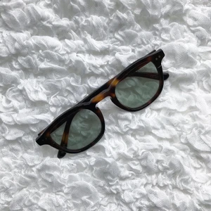 Solglasögon från Corlin Eyewear - Använda en gång vid en fotografering. Nypris 7-800kr.