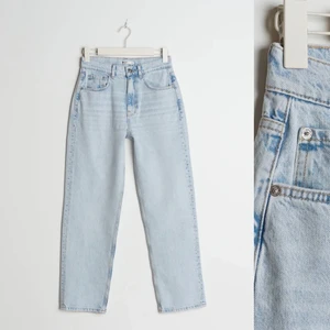 gina tricot 90s high waist jeans petite strl 38  - Använda två gånger, säljer pga förstora. Köpta för 599kr 