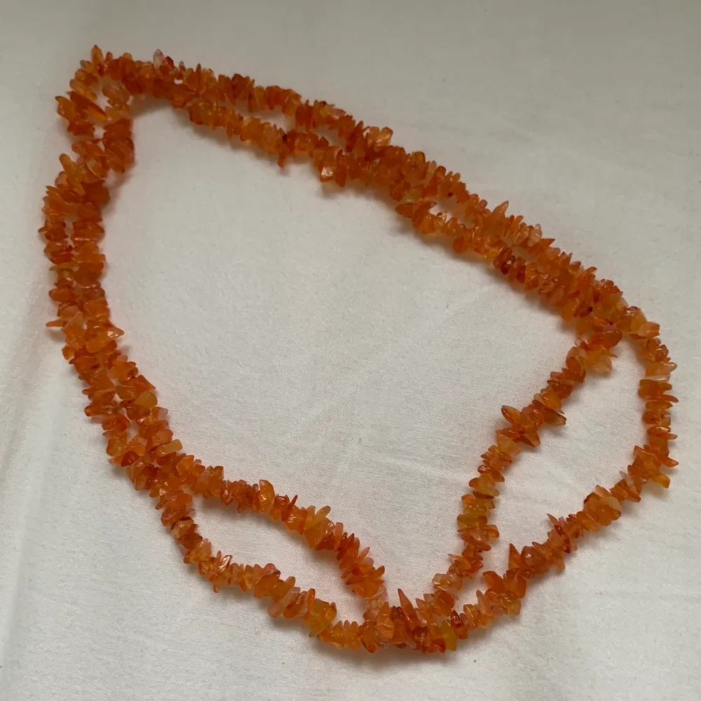 Carnelian necklace. Beautiful orange. Confidence boost 🥵✨. Accessoarer.