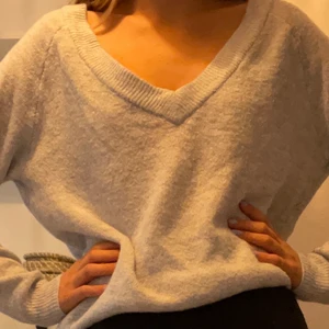 Stickad tröja i strl XS - Ljusblå stickad tröja från H&M. Bra skick! 