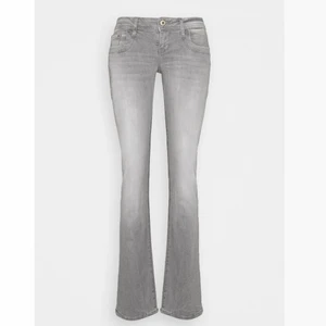 Grå jeans från Ltb - Säljer dem populära och slutsålda jeansen från Ltb då dem är för stora. Kan även tänka mig byta mot ett par i 25/32 eller 24/32. Nypris 745kr                                                                            