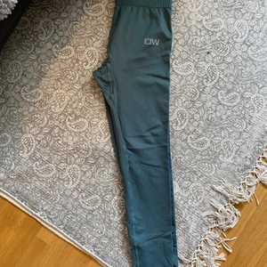 I can I will ICIW Define seamless tights - I färgen ”jungle green”, storlek M. Bra skick! 