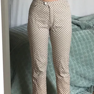 Retro byxor, gul - Söta byxor som är köpt second hand. Slutar strax ovanför ankeln. 