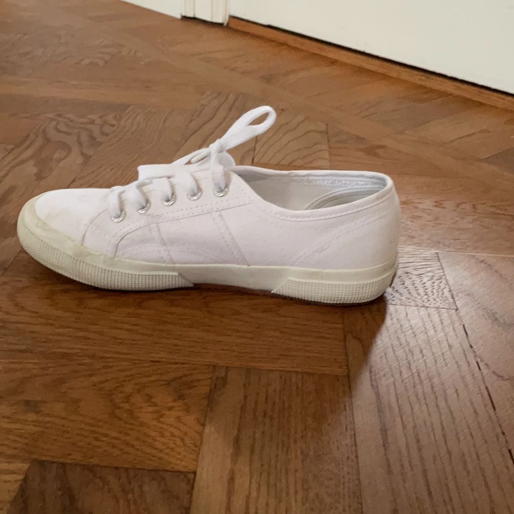 Superga skor i storlek 38 Plick Second Hand