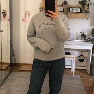 Säljer denna gråa sweatshirt för 139kr+frakt