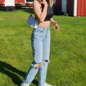 Topp från Dream - Säljer nu min fina svarta topp i UK size 10 som motsvarar storlek 38 men passar mig som är xs/s. Använd fåtal gånger, väldigt bra skick. 