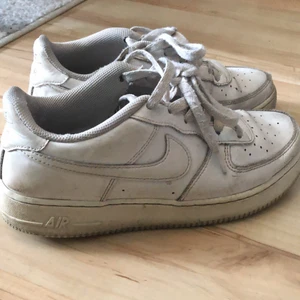 Air force 1 - Välanvända air force ones. Köparen står för frakten! Priset går att diskutera.
