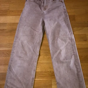 Lager 157 jeans beiga - Beiga jeans från lager 157 sällan använda i bra skick! 