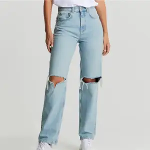 Säljer dessa super fina jeans från Gina tricot, köpta för 600 men säljer för 250🤞🏼💞💞