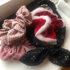 Hår assessorer  - Säljer dessa fyra hår assessorerna för sig eller tillsammans. 10 kr styck eller alla för 30kr.              Köparen står för frakten!