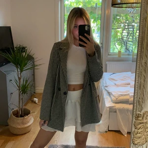 Höstkappa - Supersnygg medellång höstkappa i snyggt mönster. Totalt oanvänd, helt som ny.