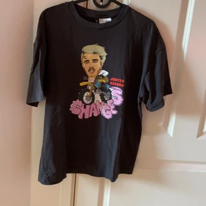 T-shirt med tryck - Justin Bieber t-shirt ifrån H&M. Storlek XS oversise. 30kr eller bud! (Köparen står för frakten) 