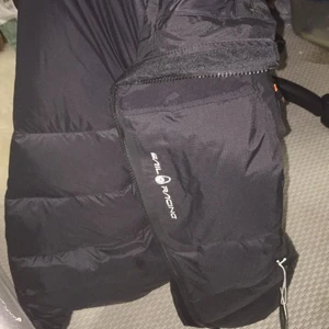 Smal - Hej de var några som undra om jag kunde lägga mera bilder på denna jackan så nu har jag makt och den hära e ba extra bil det står påriktig var det står i min app men jag ville lägga upp den