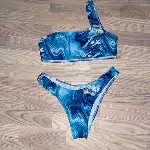 Helt ny bikini - Helt oanvänd. Säljs pga att den är liiite för liten i överdelen (Jag har 75D) sitter som en S nedtill.