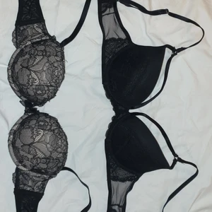 SVART BH - Två bh:n i storlek 70B (funkar på 75B också) från Hunkemöller, ena är med mer push-up. Avända högst 2 ggr. Säljer 50kr/styck🥰 Frakt står köpare för. (Den svarta är såld❗)